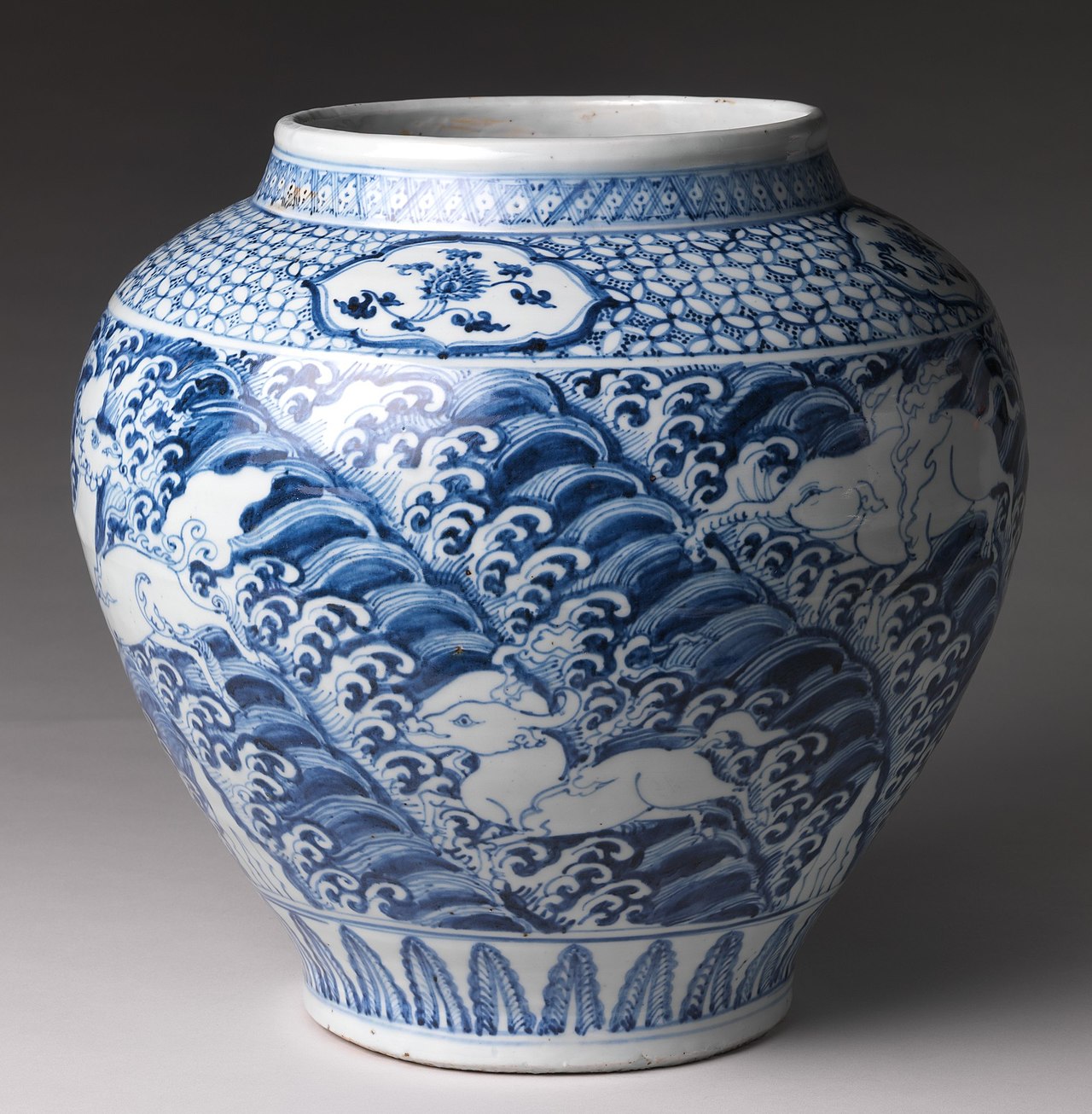 Ming dynasty jar - Public Domain